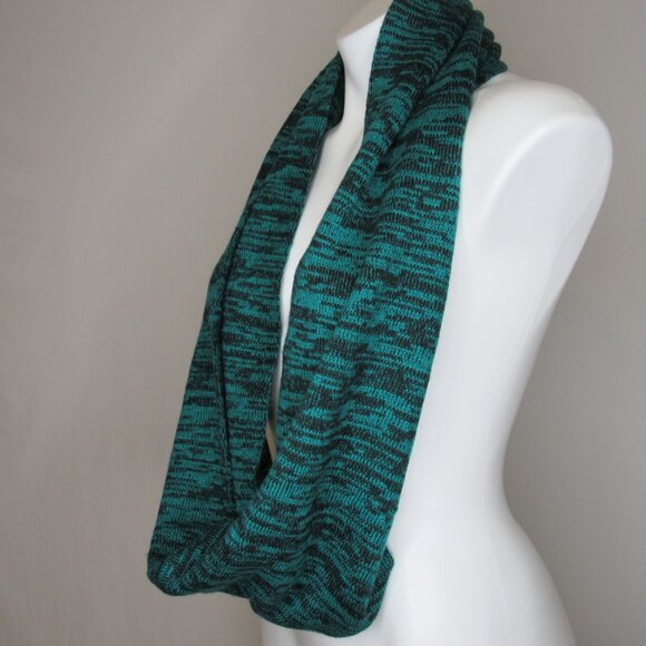 Victoria's Secret PINK Green Black Infinity Scarf - Picture 2 of 6